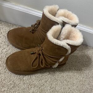 Minnetonka Tan Suede Boots with Fur Lining